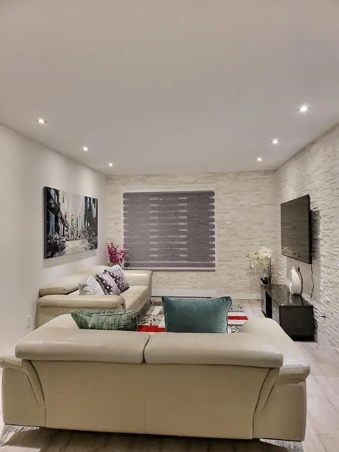 Hébergement de vacances 4 Bedrooms Beautiful Townhouse Montréal