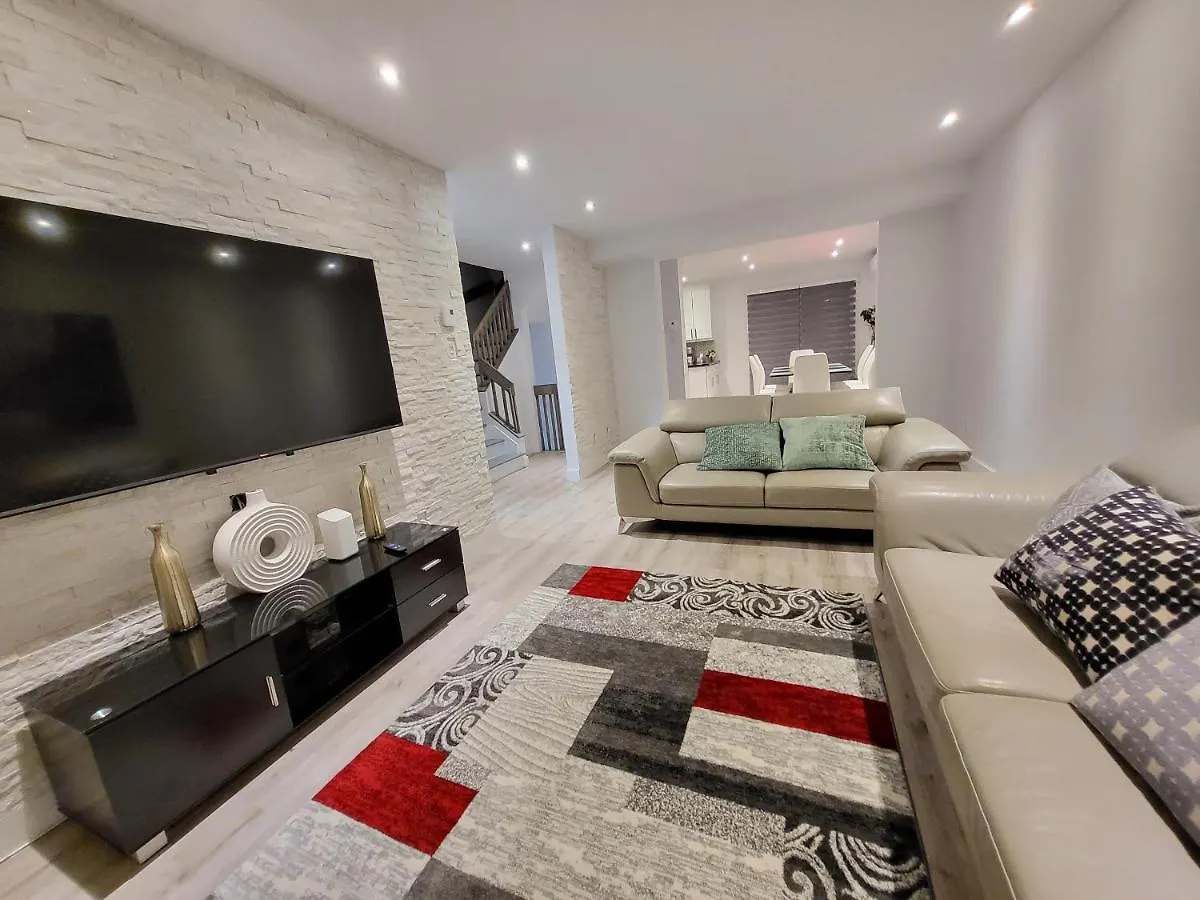 4 Bedrooms Beautiful Townhouse Montréal Hébergement de vacances