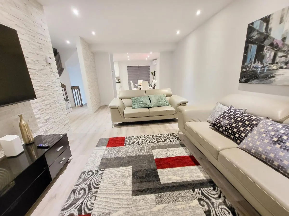 4 Bedrooms Beautiful Townhouse Montréal 0*,  Canada