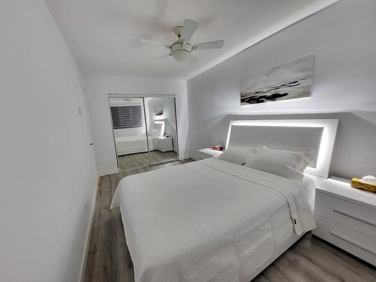 Hébergement de vacances 4 Bedrooms Beautiful Townhouse Montréal