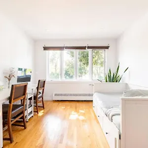 Bright Riverfront 3-bedroom Montréal