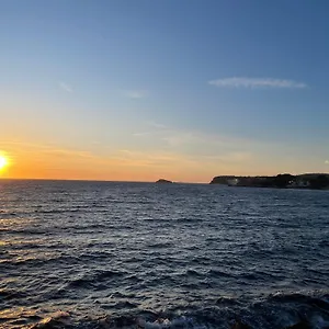 21 - Tres Agreable Rdc Avec Terrasse Et Parking , Bandol France